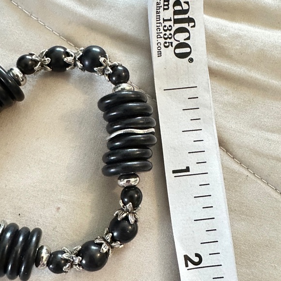 Black Onyx and silver tone stretchy bracelet. Rounds and discs - Picture 10 of 11